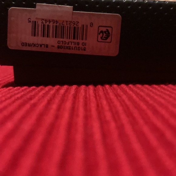 Guess black embossed leather billfold/NIB - Picture 7 of 8